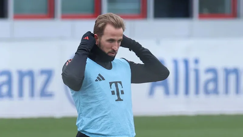 Tiền đạo Harry Kane trên sân tập