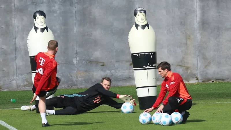 Thủ môn Manuel Neuer chấn thương chồng chấn thương