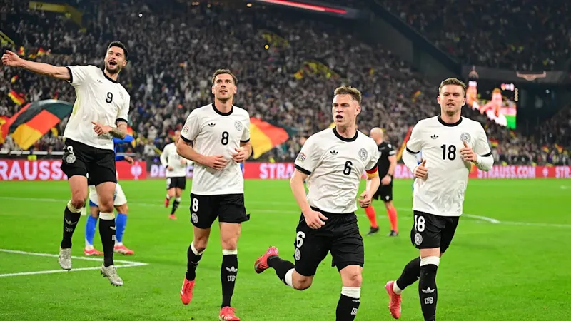 Tuyển Đức bùng nổ dẫn 3-0 trong hiệp 1 để đặt chiếc vé khỏi tầm với của Italy