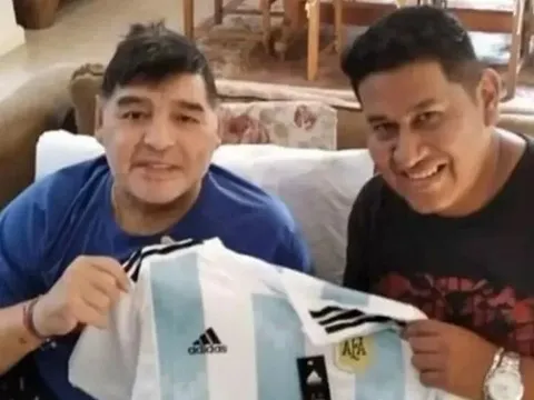 Vệ sĩ Julio Cesar Coria (phải) luôn ở bên Diego Maradona cho đến khi ông qua đời