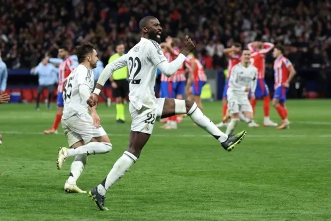 Thái độ ăn mừng quá khích của các cầu thủ Real Madrid