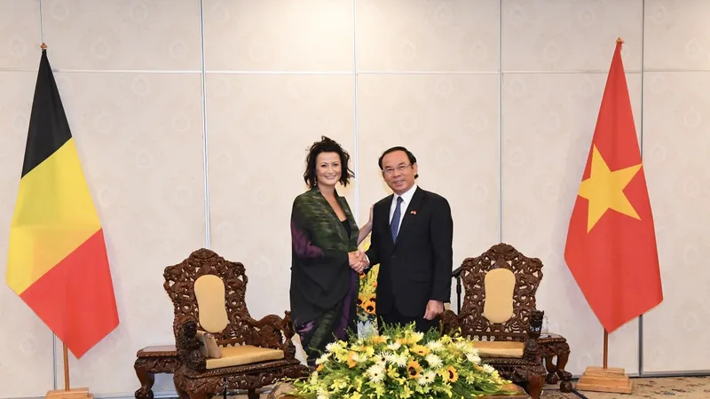 Bí thư Thành ủy TPHCM Nguyễn Văn Nên và Chủ tịch Thượng viện Vương quốc Bỉ Stephanie D’Hose. Ảnh: VIỆT DŨNG