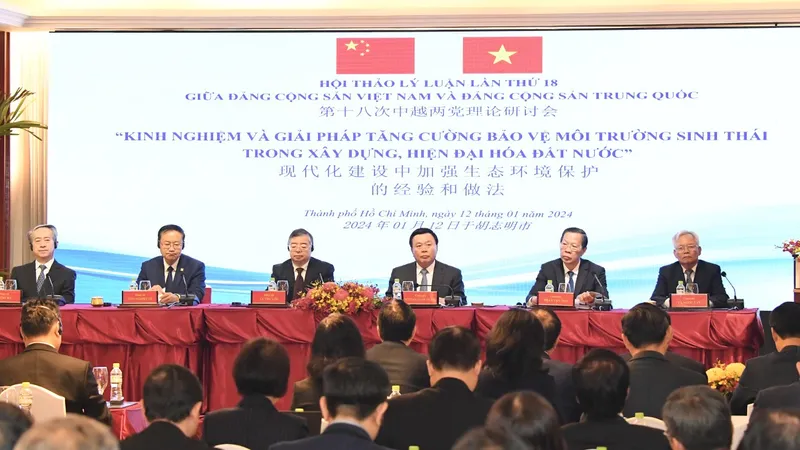 Đoàn Đại biểu Đảng Cộng sản Việt Nam và Đảng Cộng sản Trung Quốc tại buổi khai mạc Hội thảo Lý luận lần thứ 18. Ảnh: VIỆT DŨNG