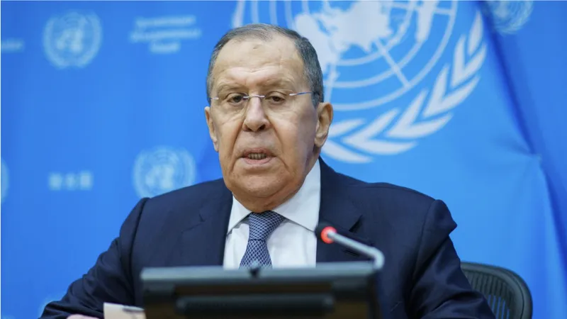 Ngoại trưởng Nga Sergei Lavrov kêu gọi triệu tập phiên họp khẩn của Hội đồng Bảo an Liên hợp quốc vào ngày 25-1. Ảnh: CNN