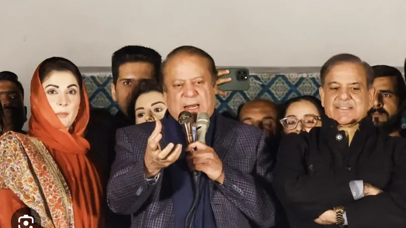 Cựu Thủ tướng Shehbaz Sharif tuyên bố đảng PML-N thắng cử trong cuộc tổng tuyển cử ngày 10-2. Ảnh: NDTV