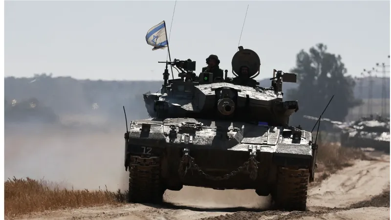 Xe tăng Israel tràn vào Rafah mặc dù Hamas tuyên bố đã chấp nhận ngừng bắn do Ai Cập đề xuất. Ảnh: New York Post 