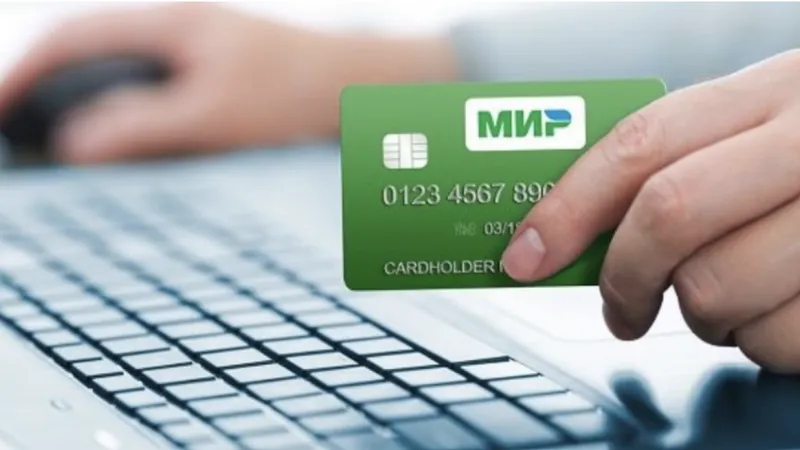 Thẻ MIR của Nga - một loại thẻ tương tự như thẻ Visa và Mastercard - được kích hoạt sử dụng ở Cuba. Ảnh : Cubadebate