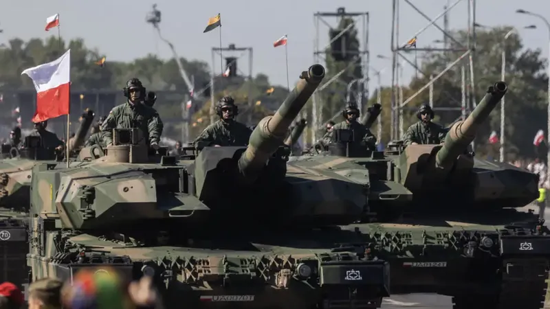 Ba Lan đang dẫn đầu trong NATO về chi tiêu quốc phòng với mức 4% Tổng sản phẩm quốc nội (GDP). Ảnh: DW