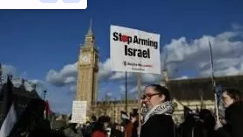 Biểu tình phản đối cung cấp vũ khí cho Israel. Ảnh: FRANCE 24