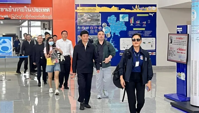 Ông Lưu Trung Nghĩa, Trợ lý Bộ trưởng Bộ Công an Trung Quốc đến Thái Lan chuẩn bị hộ tống hàng trăm công dân Trung Quốc trở về nước. Ảnh: Bangkok Post
