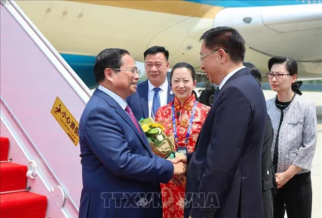 Lễ đón Thủ tướng Phạm Minh Chính tại Sân bay quốc tế Tân Hải, thành phố Thiên Tân, Trung Quốc. Ảnh : TTXVN