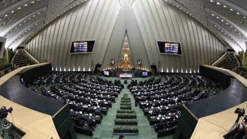 Quốc hội Iran thông qua dự luật đình chỉ hợp tác với cơ quan hạt nhân Liên hợp quốc hồi cuối tháng 6-2025. Ảnh: Press TV