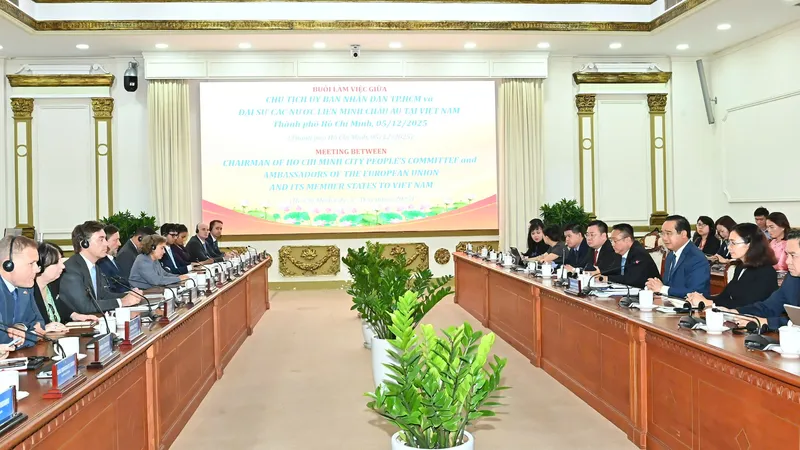 Quang cảnh buổi làm việc. Ảnh : VIỆT DŨNG