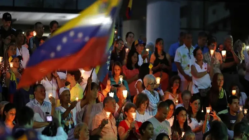 Người dân Venezuela tưởng niệm những người đã thiệt mạng trong chiến dịch quân sự của Mỹ ngày 3-1. Ảnh: APA