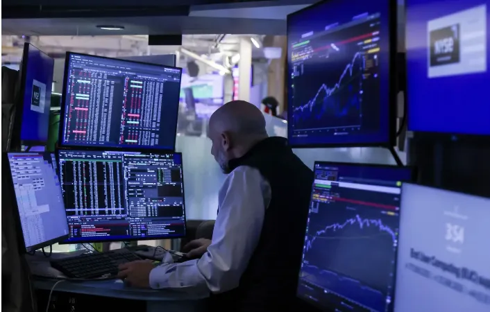 Thị trường chứng khoán toàn cầu ngày 1-4 đã có chút khởi sắc. Ảnh: BLOOMBERG