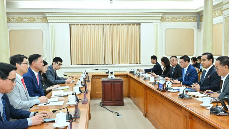 Quang cảnh buổi làm việc. Ảnh : VIỆT DŨNG