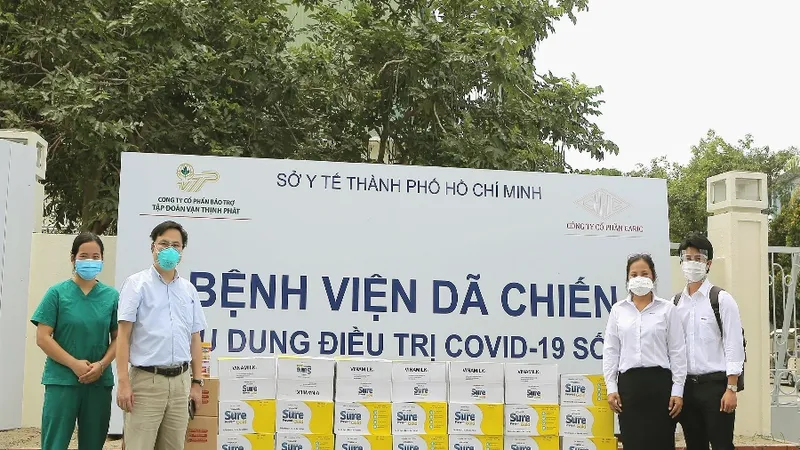 Vinamilk trao tặng sản phẩm dinh dưỡng cho 50 bệnh viện tuyến đầu