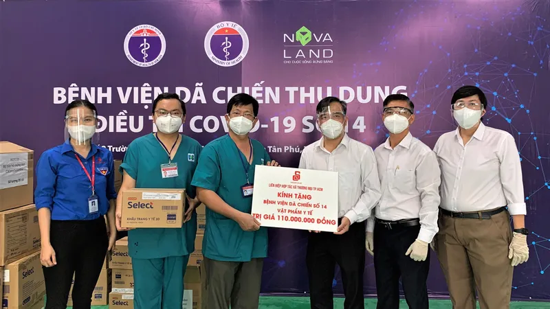 Saigon Co.op trao tặng vật phẩm y tế cho tuyến đầu chống dịch