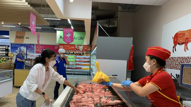 Co.opmart giảm giá thịt heo 34% bất chấp thị trường tăng giá
