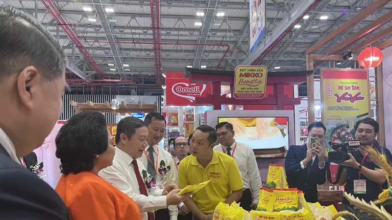 Đơn hàng xuất khẩu nhiều, ngành hàng chủ lực vẫn giảm mạnh
