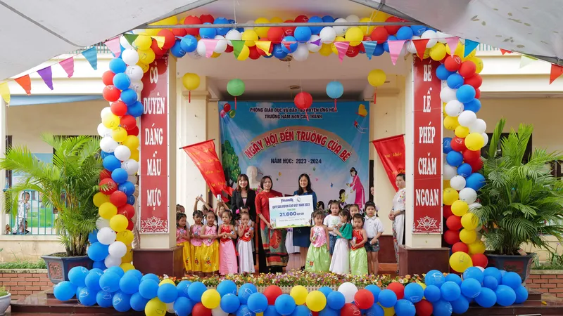 Hơn 1 triệu ly sữa tiếp tục đồng hành cùng trẻ em nhân dịp năm học mới