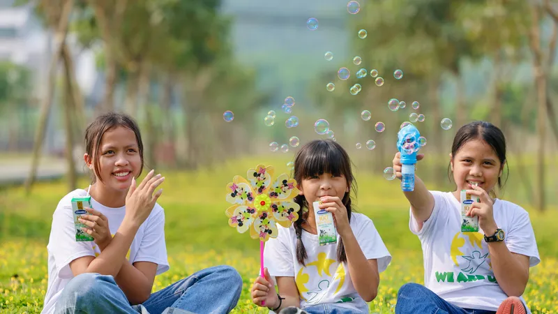Niềm vui uống sữa của các em nhỏ là động lực lớn lao để Vinamilk bền bỉ duy trì chương trình Quỹ sữa Vươn cao Việt Nam trong suốt 16 năm qua