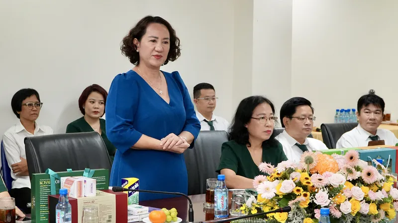 Bà Phạm Thị Xuân Hương, Tổng Giám đốc Công ty CP Dược phẩm OPC phát biểu tại buổi làm việc