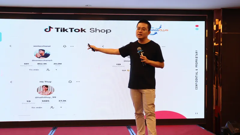 Đại diện TikTok shop hỗ trợ doanh nghiệp tìm hiểu cách thức kinh doanh trên nền tảng TikTok