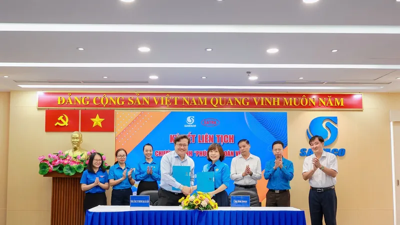 Đại diện Satra ký Biên bản thỏa thuận hợp tác Chương trình "Phúc Lợi đoàn viên" với Sawaco