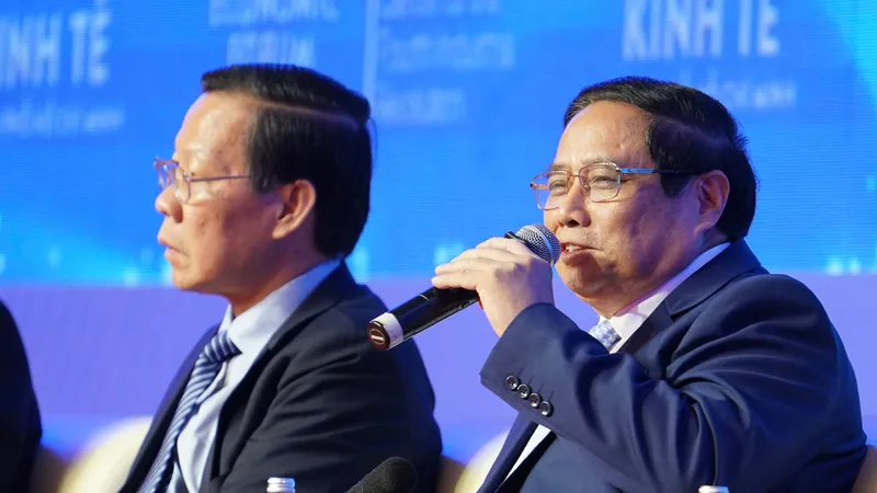 Thủ tướng Chính Phủ Phạm Minh Chính chủ trì phiên đối thoại chính sách tại Diễn đàn Kinh tế TPHCM lần 5-2024. Ảnh: HOÀNG HÙNG