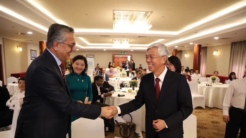 Phó Chủ tịch UBND TPHCM trao đổi thông tin cùng đại diện doanh nghiệp Ấn Độ