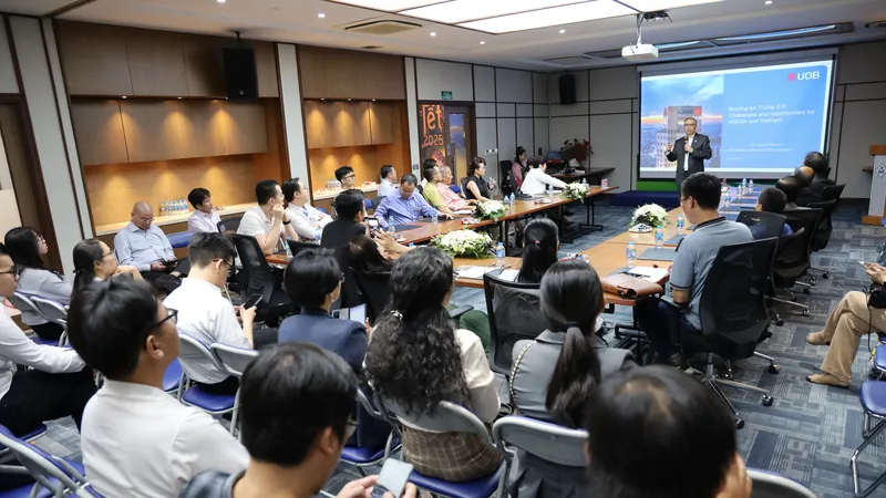 Ông Suan Teck Kin, Giám đốc Khối Nghiên cứu thị trường và Kinh tế toàn cầu, Tập đoàn UOB phân tích những tác động của kinh tế thế giới tác động đến kinh tế Việt Nam
