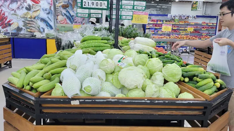 Hàng hoá luôn được cung ứng đủ cho nhu cầu của người dân tại siêu thị Co.opmart khu vực phía Bắc