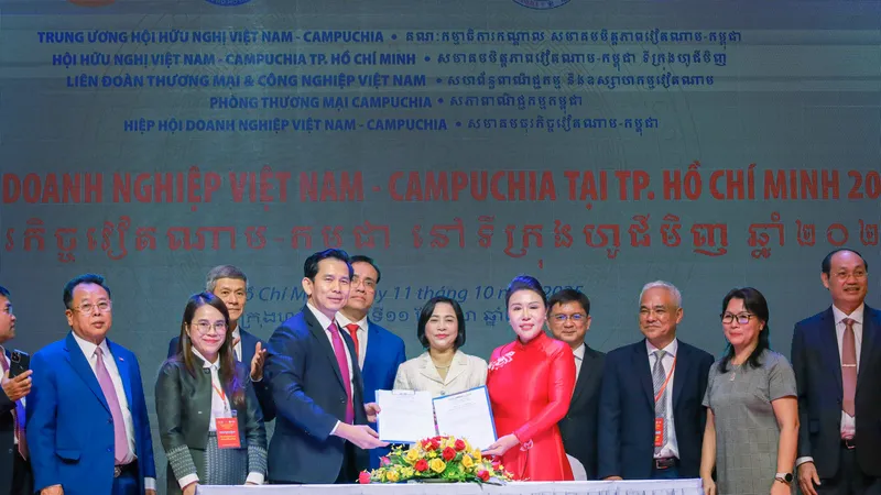 Công ty AK Food và LFB Trading đã ký kết hợp tác chiến lược nhằm xây dựng thương hiệu Việt Nam trong chuỗi bán lẻ khu vực
