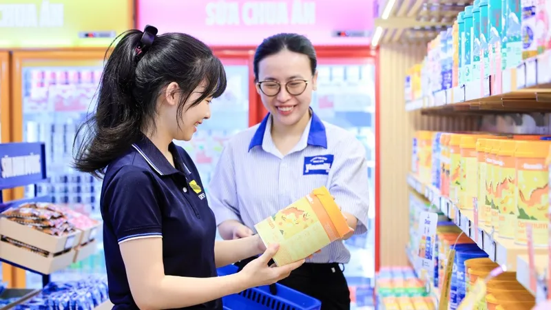 Các sản phẩm Vinamilk đến tay người tiêu dùng đều có thể truy xuất thông tin từ nguyên liệu đầu vào, quy trình sản xuất, đóng gói, vận chuyển đến điểm bán. Ảnh: VI NAM