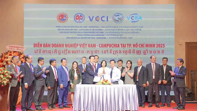 Đại diện lãnh đạo Vissan ký kết Biên bản ghi nhớ hợp tác chiến lược với Công ty LFB Trading (Campuchia)