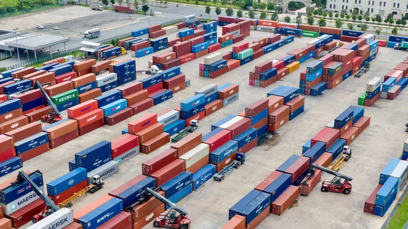 Tại cụm cảng Cái Mép vẫn chưa ghi nhận tình trạng thiếu container rỗng. Ảnh HOÀNG HÙNG