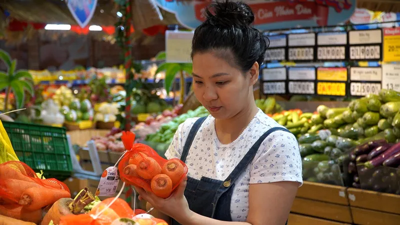 Người tiêu dùng chọn Co.opmart là điểm mua hàng tin cậy. Ảnh: Minh Xuân