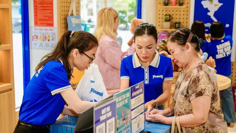 Vinamilk mở các cửa hàng theo nhận diện thương hiệu mới trên cả nước. Ảnh: VI NAM
