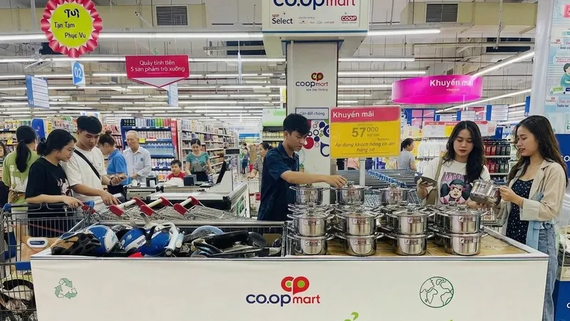 Chương trình thu cũ, đổi mới tại các siêu thị Co.opmart thu hút sự quan tâm và hưởng ứng của nhiều người dân. Ảnh MINH LAN