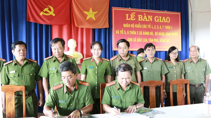 Công an huyện Bù Đăng ký bàn giao nhân khẩu