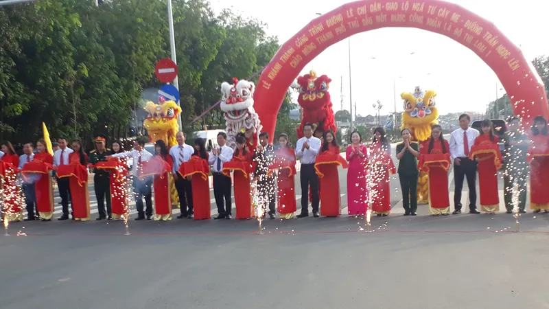 Lãnh đạo tỉnh Bình Dương cắt băng khánh thành các công trình trọng điểm chào mừng TP Thủ Dầu Một được công nhận là đô thị loại 1