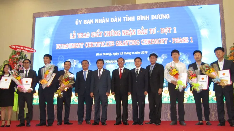 Lãnh đạo tỉnh Bình Dương và đại diện doanh nghiệp