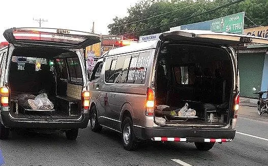 Tông vào dải phân cách, 2 anh em ruột tử vong tại chỗ