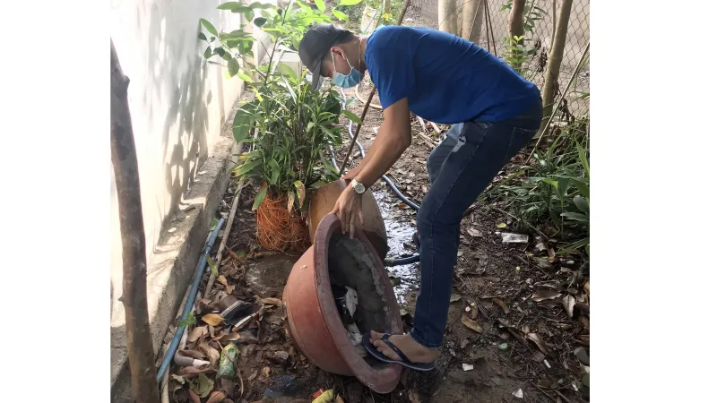 Vệ sinh môi trường sống để tiêu diệt loăng quăng