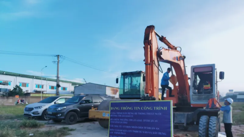 Tập kết phương tiện thi công hệ thống thoát nước trước mùa mưa