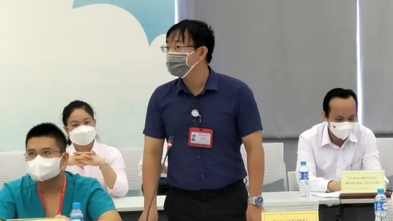 Bác sĩ Vũ Việt Hà phát biểu tại hội nghị
