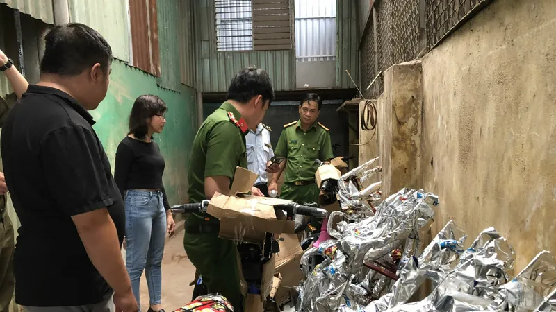 Bình Dương: Bắt quả tang cơ sở sản xuất xe đạp điện giả nhãn mác 