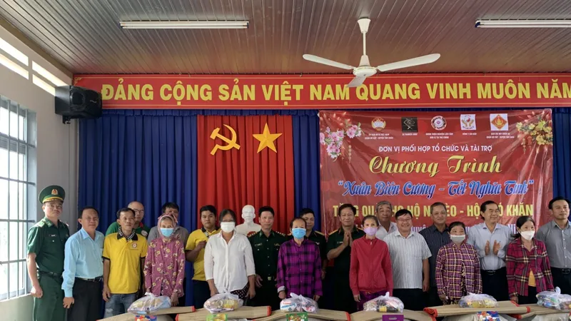 Đồn Biên phòng Tống Lê Chân phối hợp tổ chức chương trình Xuân biên phòng, ấm lòng dân bản