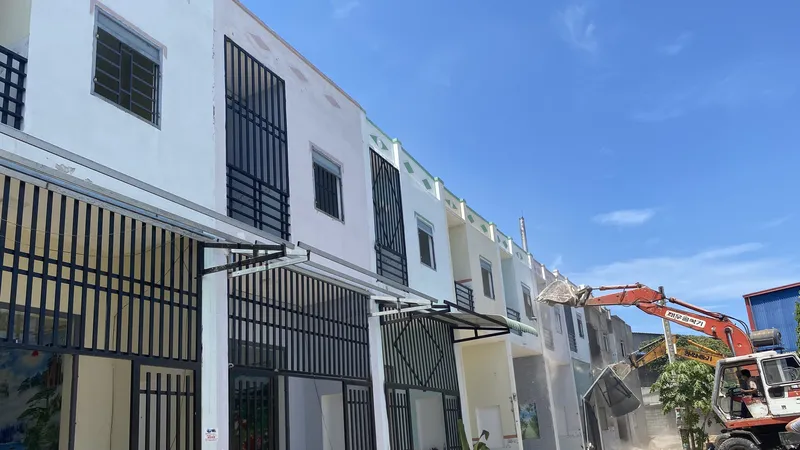 Bình Dương: Cưỡng chế 12 căn nhà xây dựng trái phép trên địa bàn thị xã Tân Uyên 